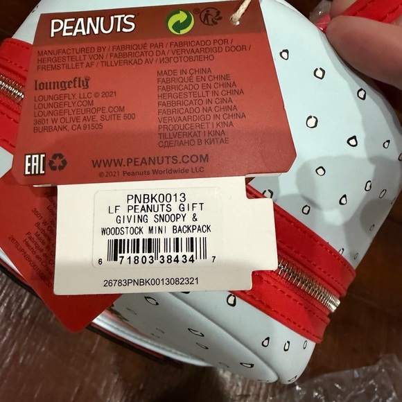 NWT Loungefly Peanuts Snoopy Christmas Backpack - Picture 4 of 8